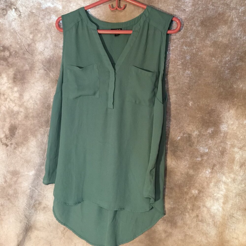 Torrid Tank Top V-Neck size 0 Green Flowy  Summer